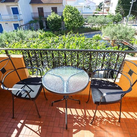 Apartments And Rooms Sinka Biograd Na Moru Exterior foto