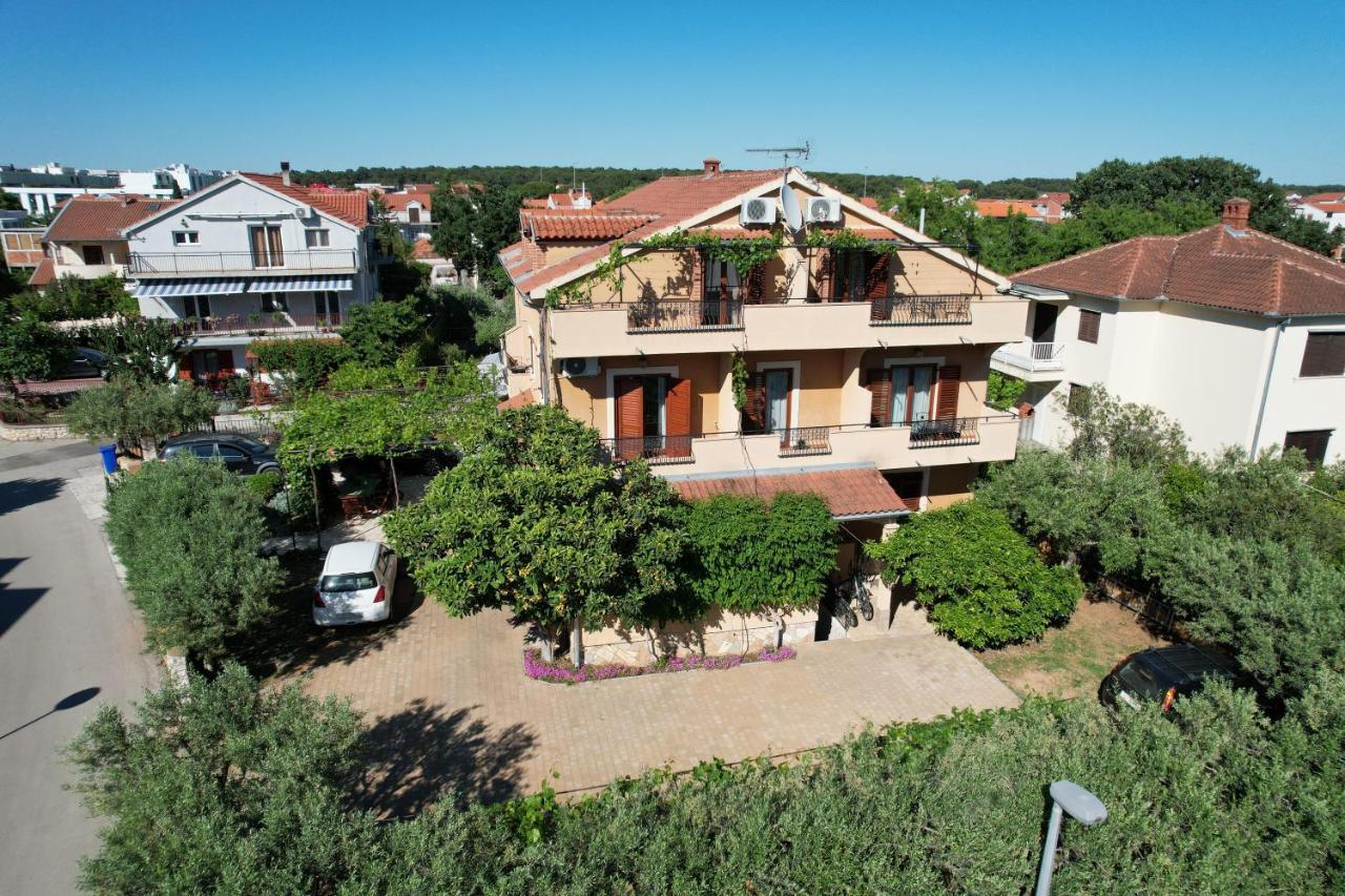 Apartments And Rooms Sinka Biograd Na Moru Exterior foto