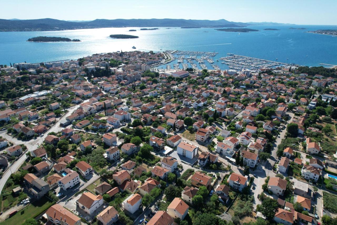 Apartments And Rooms Sinka Biograd Na Moru Exterior foto