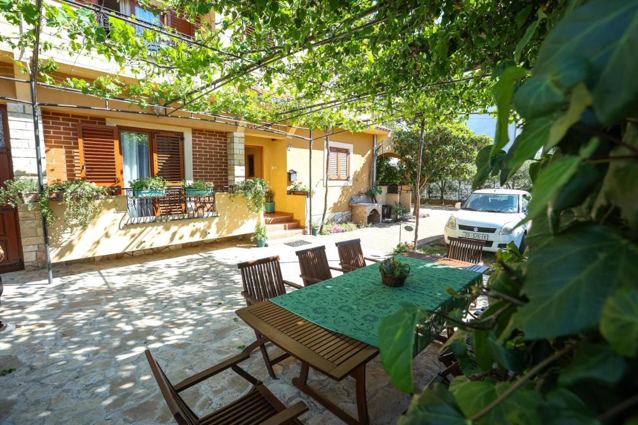Apartments And Rooms Sinka Biograd Na Moru Exterior foto