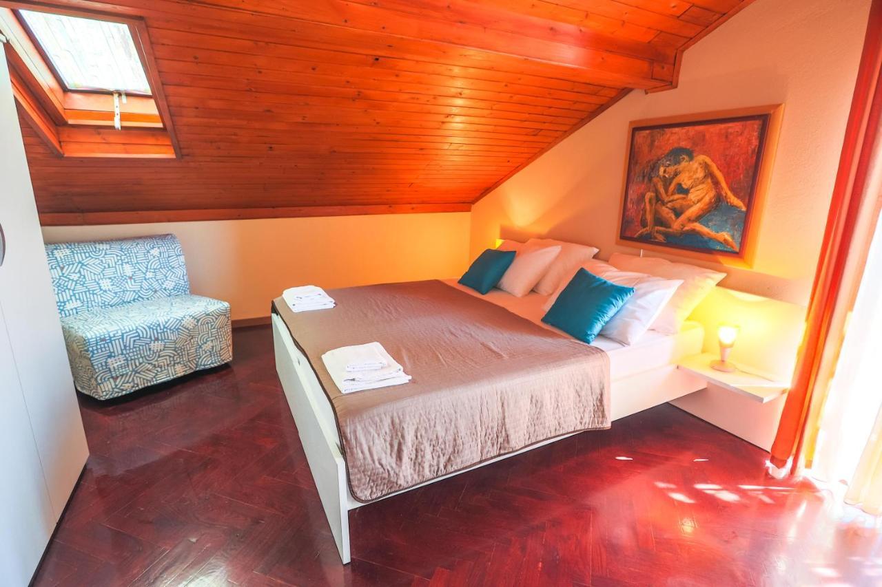 Apartments And Rooms Sinka Biograd Na Moru Exterior foto