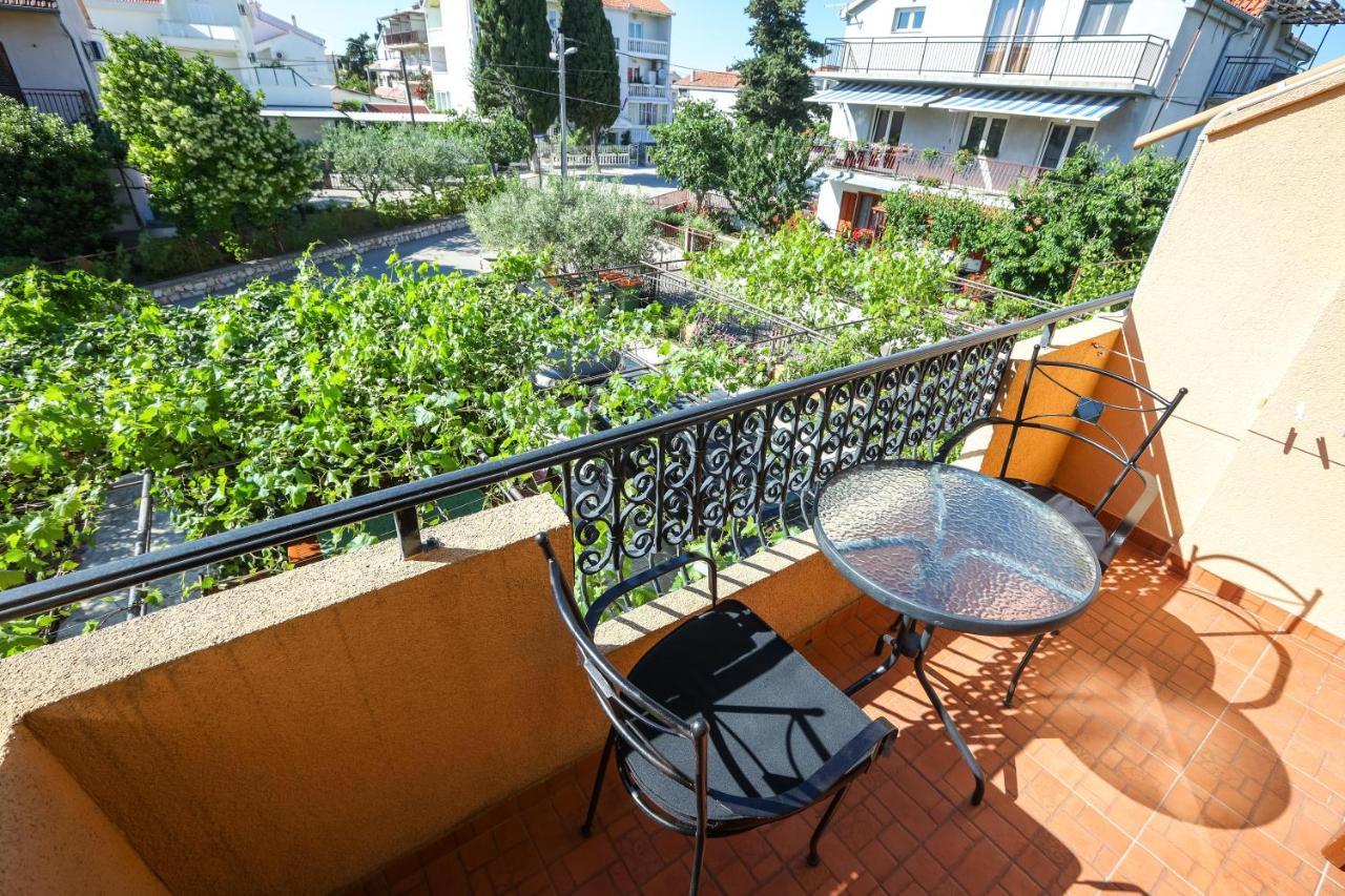 Apartments And Rooms Sinka Biograd Na Moru Exterior foto