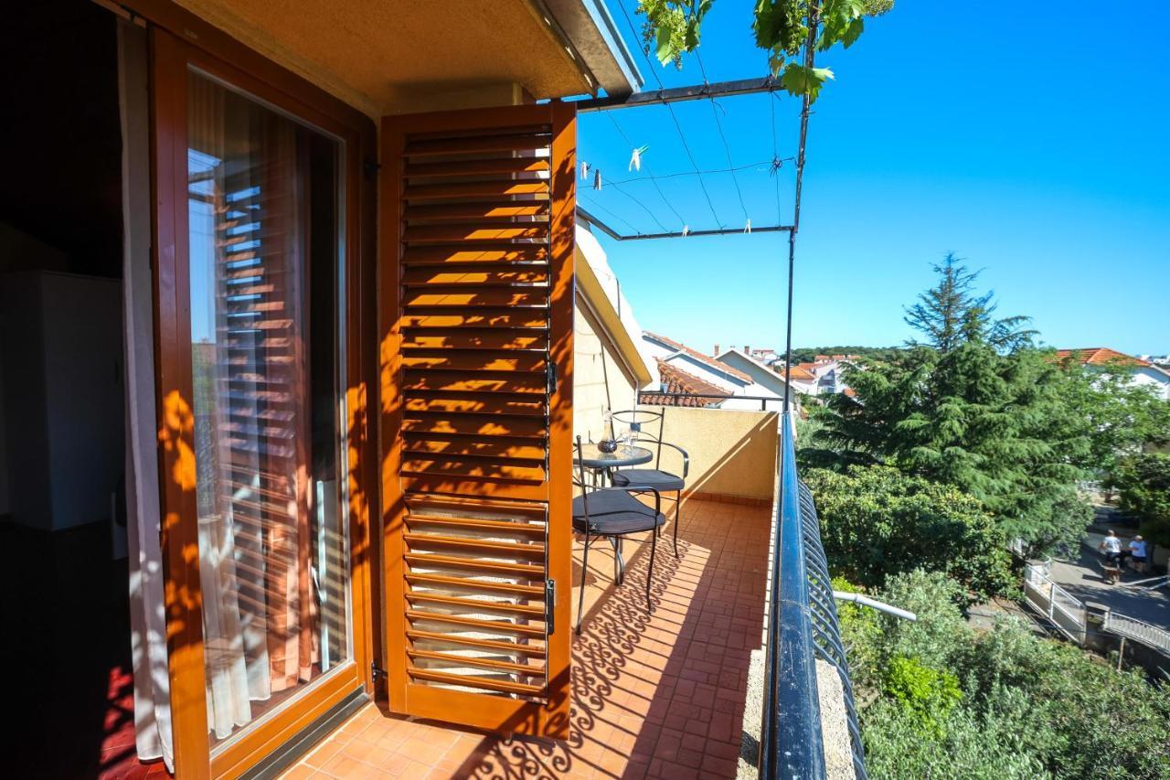 Apartments And Rooms Sinka Biograd Na Moru Exterior foto