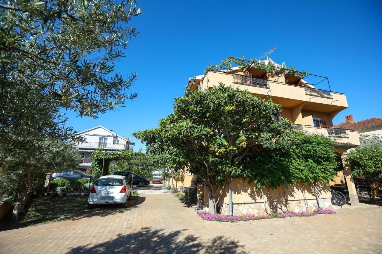 Apartments And Rooms Sinka Biograd Na Moru Exterior foto