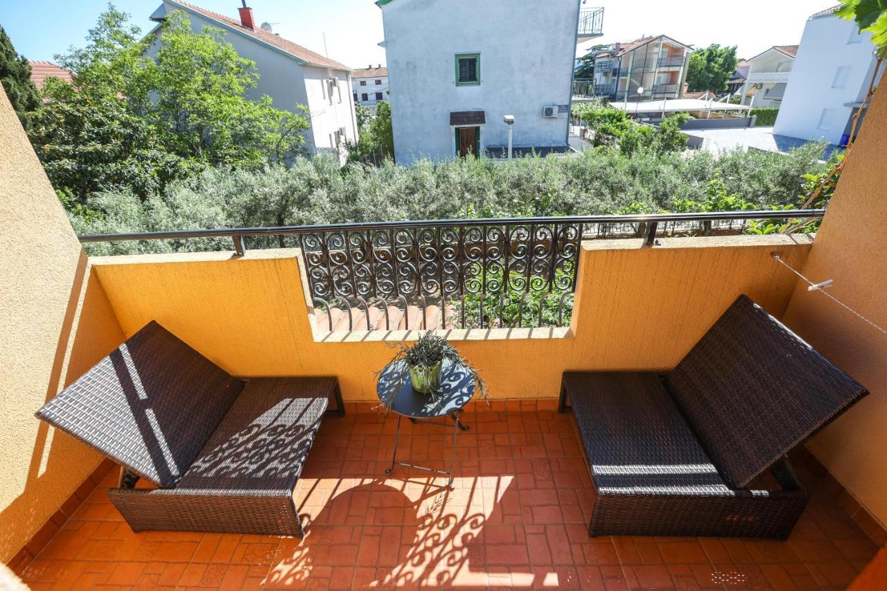 Apartments And Rooms Sinka Biograd Na Moru Exterior foto