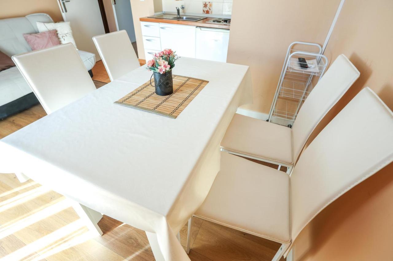 Apartments And Rooms Sinka Biograd Na Moru Exterior foto
