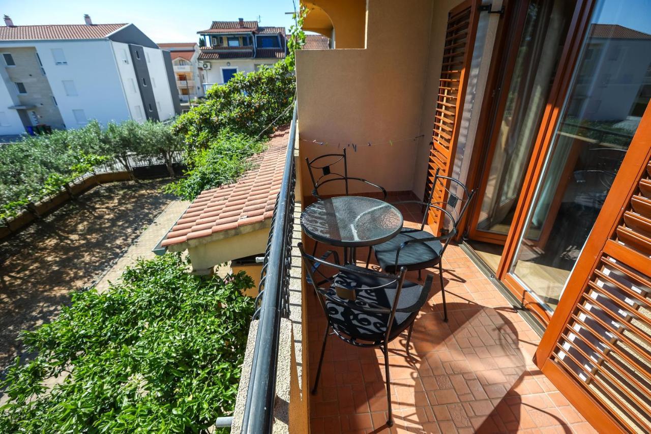 Apartments And Rooms Sinka Biograd Na Moru Exterior foto
