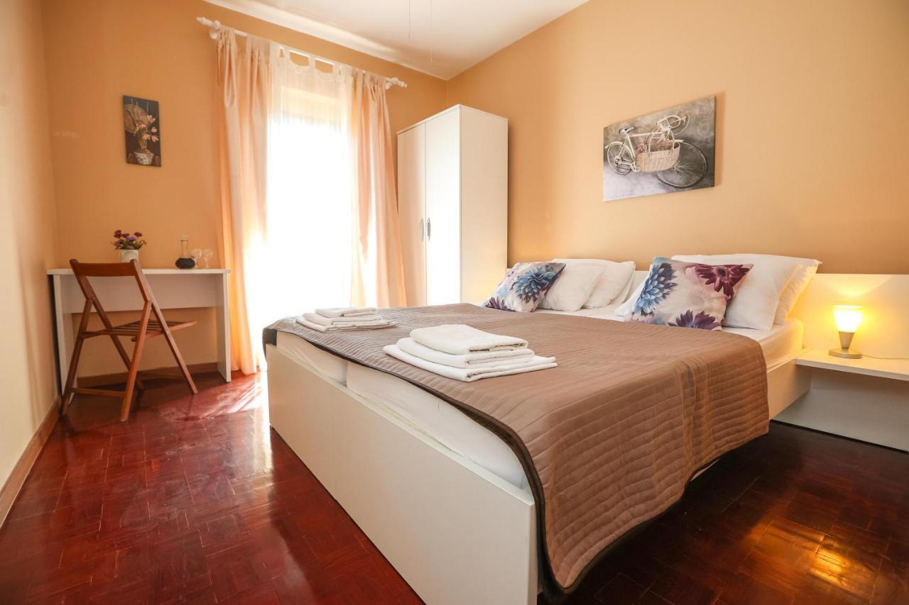 Apartments And Rooms Sinka Biograd Na Moru Exterior foto