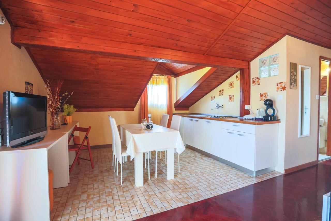 Apartments And Rooms Sinka Biograd Na Moru Exterior foto