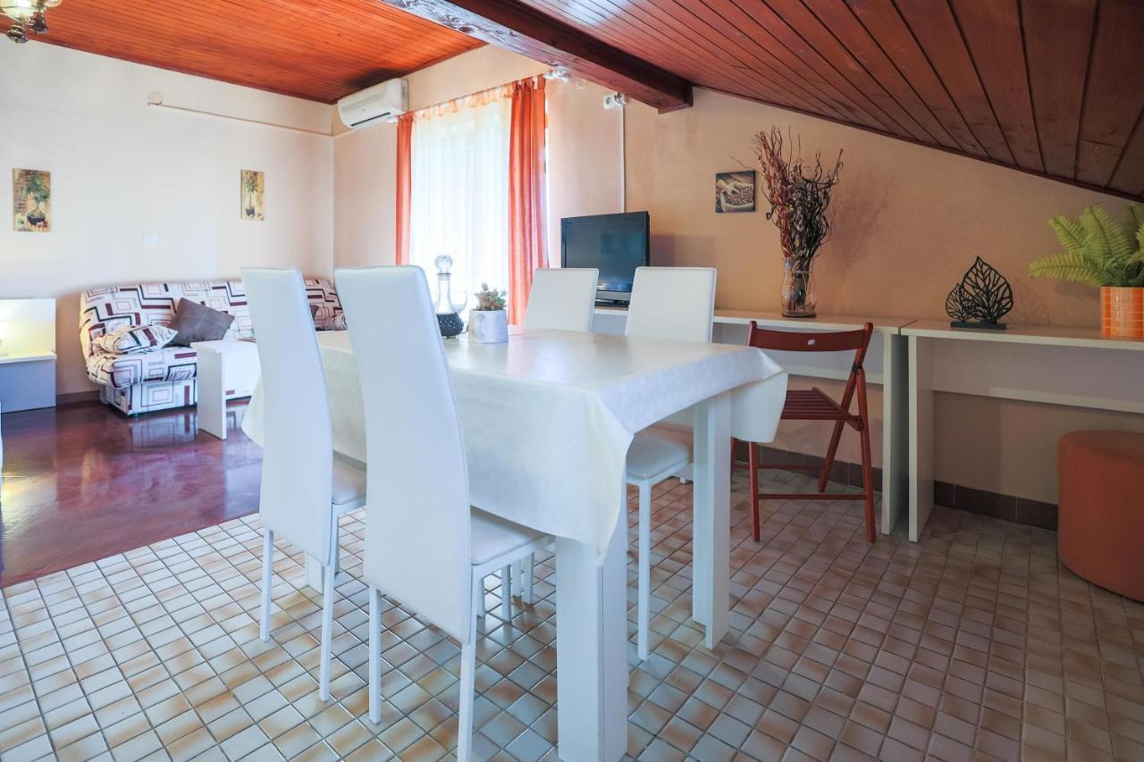 Apartments And Rooms Sinka Biograd Na Moru Exterior foto