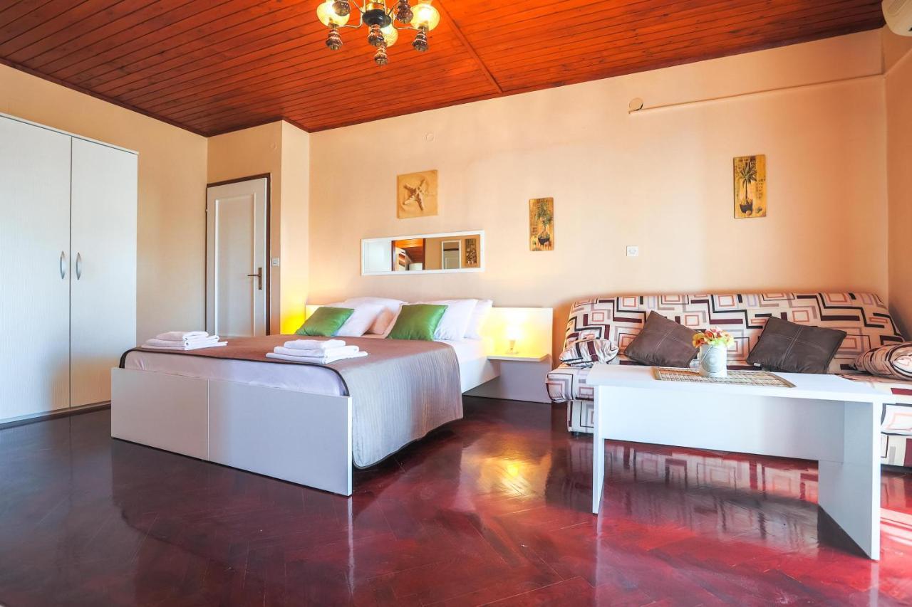 Apartments And Rooms Sinka Biograd Na Moru Exterior foto