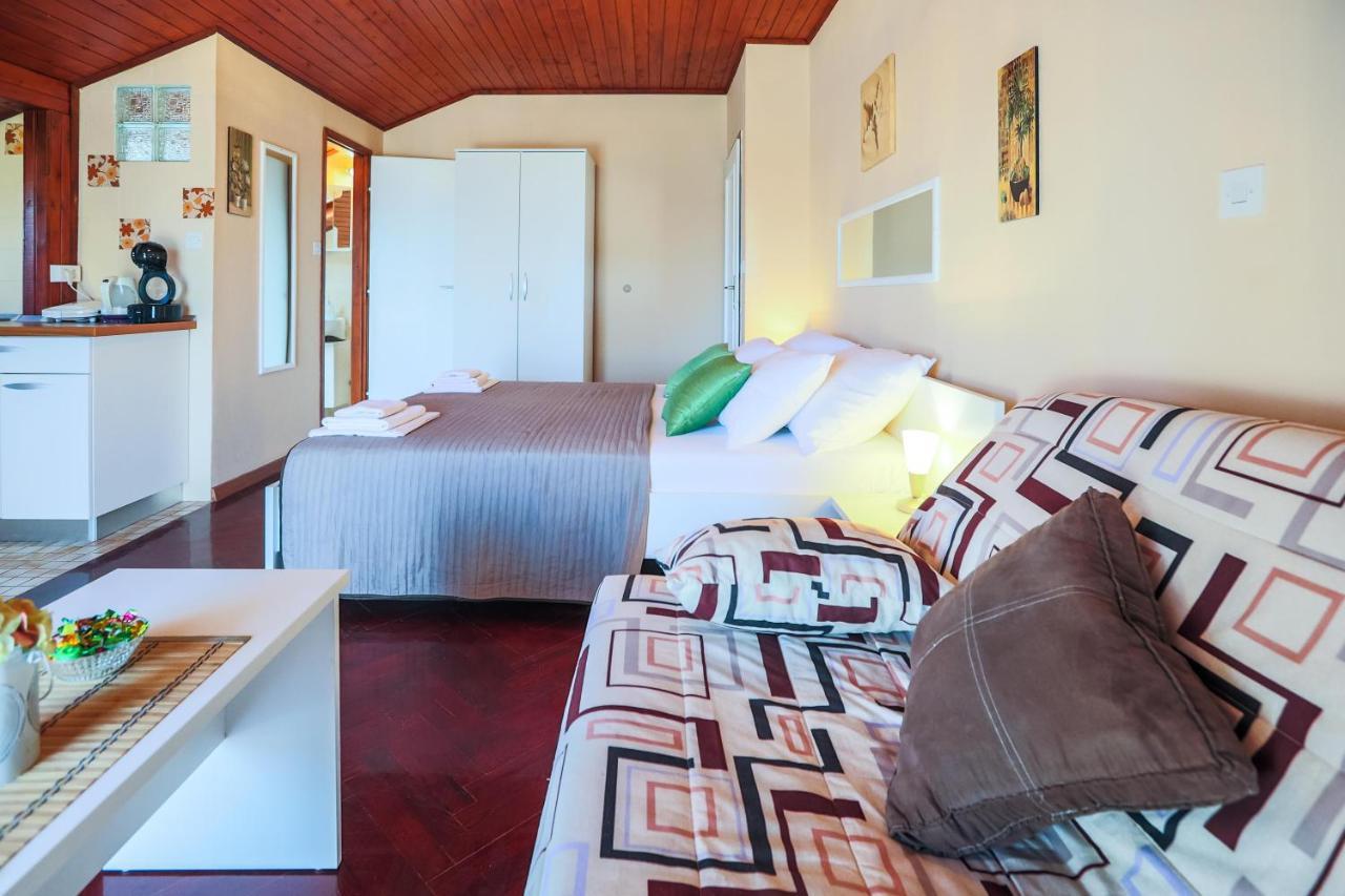 Apartments And Rooms Sinka Biograd Na Moru Exterior foto