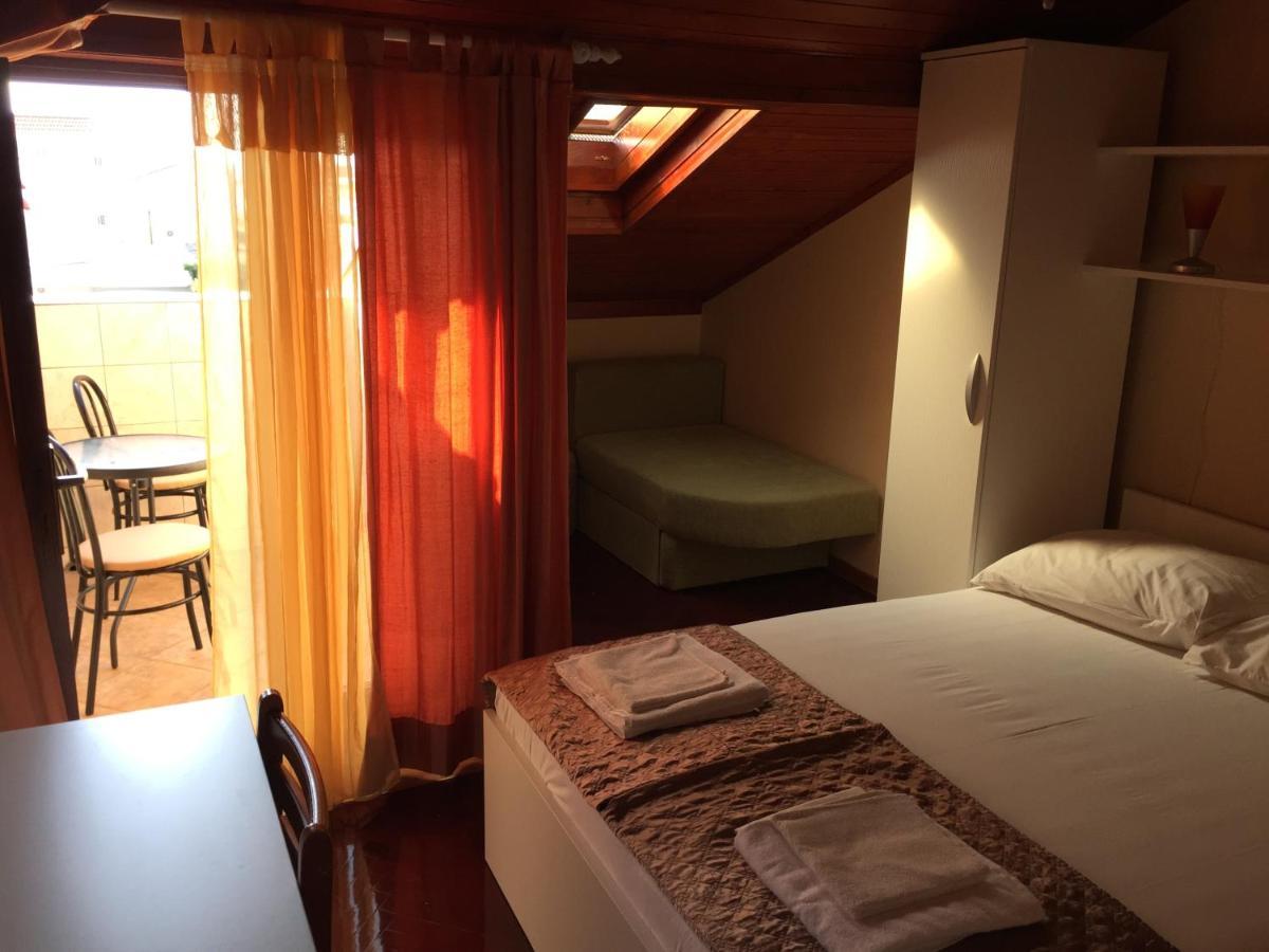 Apartments And Rooms Sinka Biograd Na Moru Exterior foto