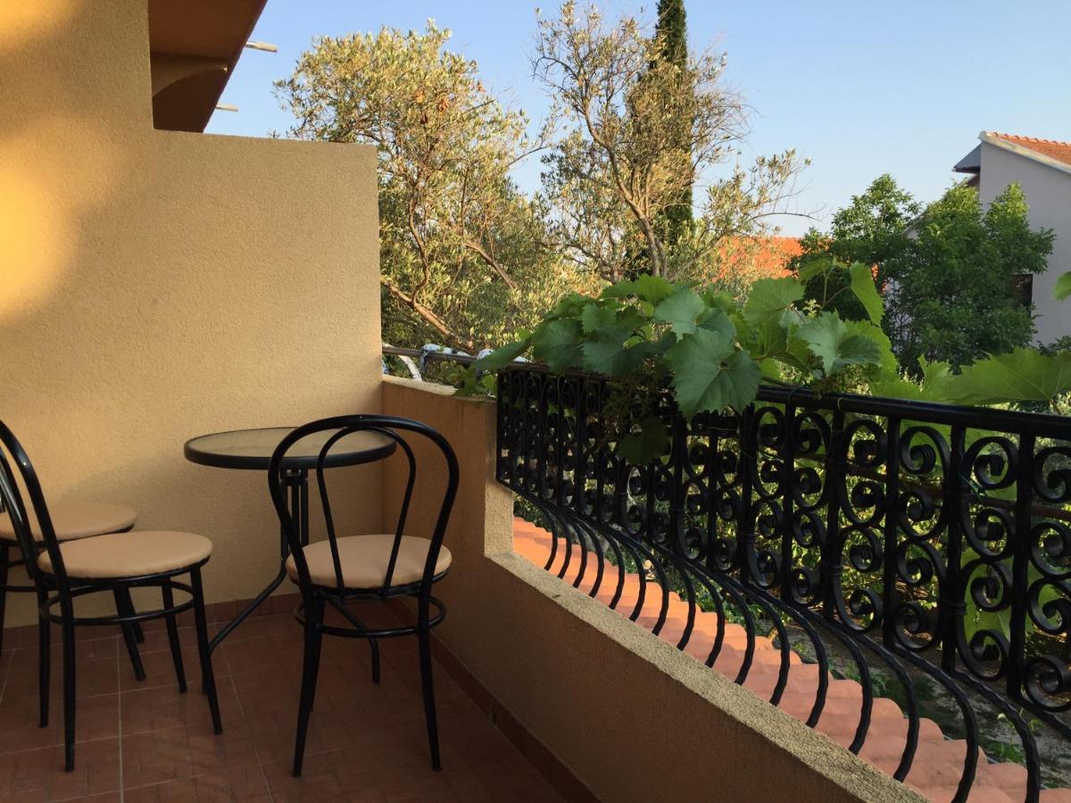 Apartments And Rooms Sinka Biograd Na Moru Exterior foto