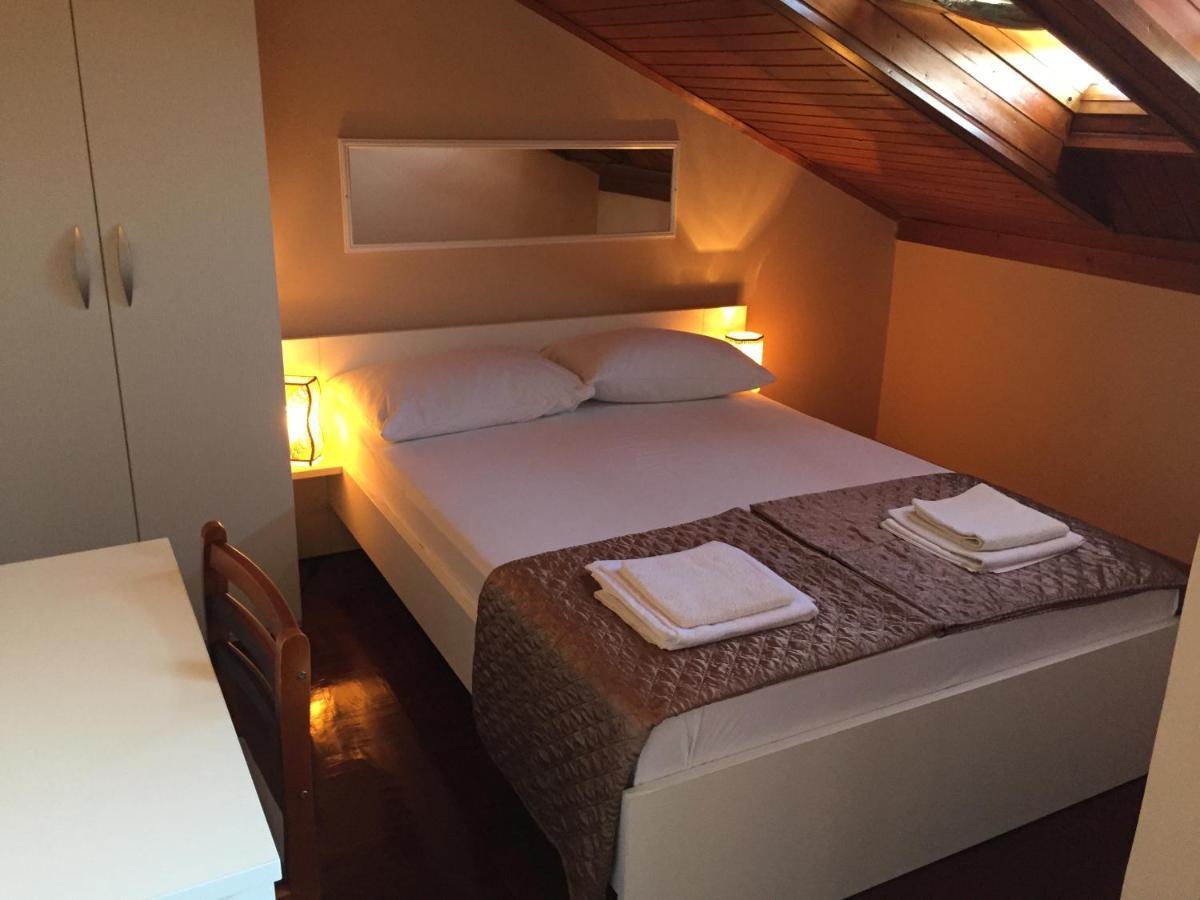 Apartments And Rooms Sinka Biograd Na Moru Exterior foto